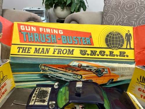 MAN FROM UNCLE GUN FIRING THRUSH BUSTER model road car + 2 figures CORGI 497